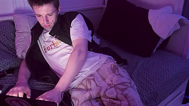 Snapshot of CupidZass chatting on January 10, 2026, 7:32 am CupidZass online show from January 10, 2026, 7:32 am