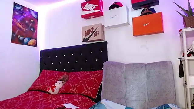 Snapshot of king__Black chatting on December 18, 2024, 5:52 pm king Black online show from December 18, 2024, 5:52 pm