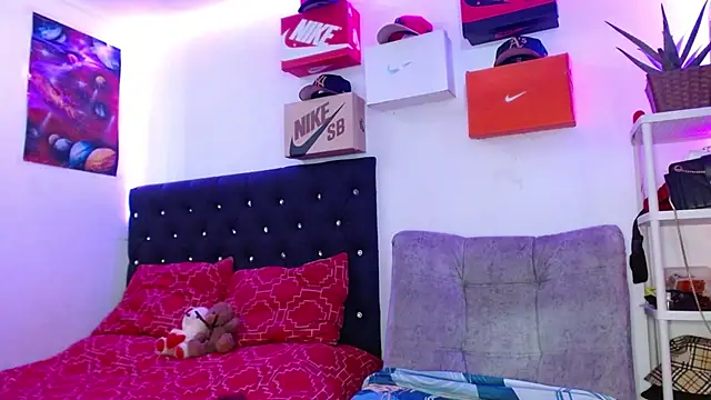 Snapshot of king__Black chatting on December 24, 2024, 4:30 pm king Black online show from December 24, 2024, 4:30 pm