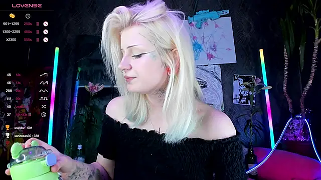 Snapshot of little_grinch666 chatting on March 3, 2025, 11:03 pm little grinch666 online show from March 3, 2025, 11:03 pm