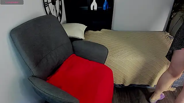 Snapshot of ZoeEast chatting on November 26, 2025, 1:23 pm ZoeEast online show from November 26, 2025, 1:23 pm