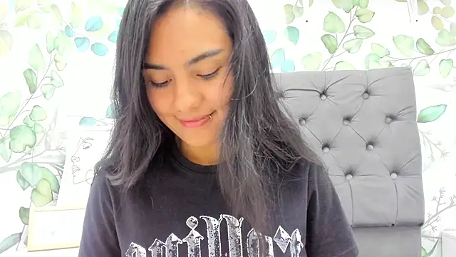 atilanadiaz7 online show from October 14, 2025, 5:14 pm