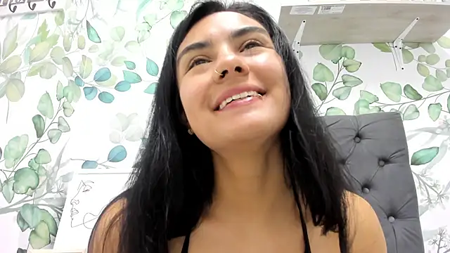 atilanadiaz7 online show from October 15, 2025, 4:07 pm