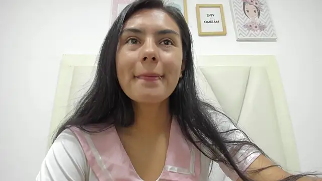 atilanadiaz7 online show from February 6, 2026, 3:59 pm