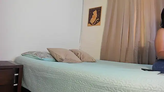 pamela-wells online show from September 9, 2025, 4:28 pm