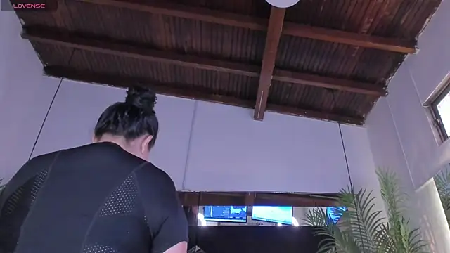 Snapshot of emily-fox chatting on February 14, 2025, 5:25 pm emily-fox online show from February 14, 2025, 5:25 pm