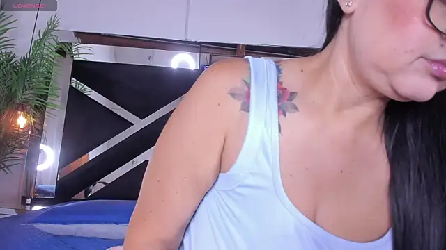 Snapshot of emily-fox chatting on November 28, 2025, 11:02 am emily-fox online show from November 28, 2025, 11:02 am