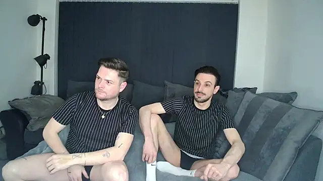 Snapshot of twotwinkhusbandss chatting on March 21, 2025, 7:13 pm twotwinkhusbandss online show from March 21, 2025, 7:13 pm