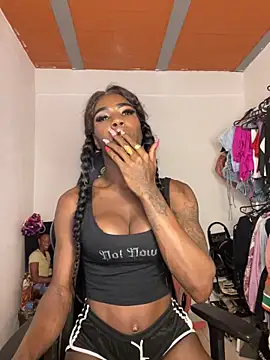 Snapshot of Richchocolatesweet_ chatting on September 23, 2025, 12:46 am Richchocolatesweet online show from September 23, 2025, 12:46 am