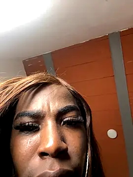 Snapshot of Richchocolatesweet_ chatting on November 11, 2025, 12:10 am Richchocolatesweet online show from November 11, 2025, 12:10 am