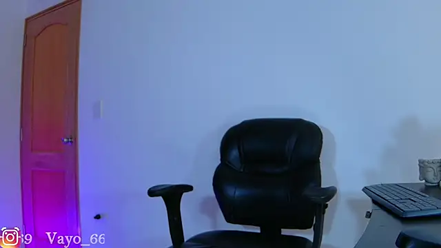 Snapshot of vayolett01_dakotta chatting on February 14, 2025, 10:14 pm vayolett01 dakotta online show from February 14, 2025, 10:14 pm