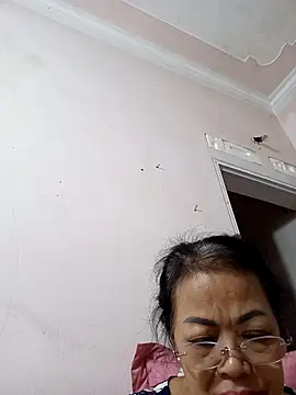 Hotestlove online show from November 18, 2025, 11:14 am