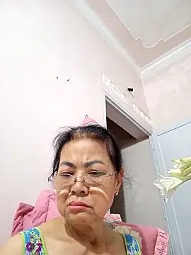 Hotestlove online show from April 28, 2026, 10:48 pm