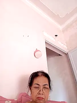 Hotestlove online show from May 4, 2026, 3:46 am
