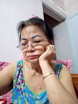 Hotestlove online show from May 4, 2026, 10:17 pm