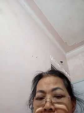 Hotestlove online show from May 5, 2026, 12:46 pm