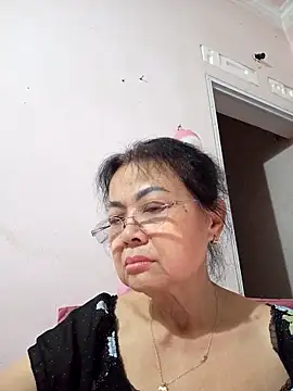 Hotestlove online show from May 7, 2026, 1:16 pm