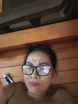Hotestlove online show from May 24, 2026, 2:33 pm