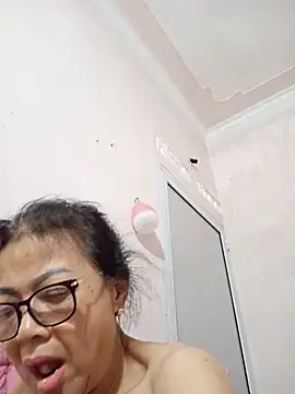Hotestlove online show from June 13, 2026, 9:07 am