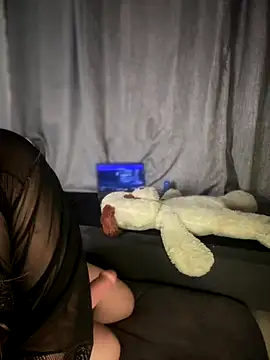 Snapshot of MerlyG chatting on November 25, 2025, 6:24 am MerlyG online show from November 25, 2025, 6:24 am