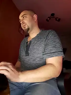 Snapshot of Foxyshaved chatting on February 12, 2025, 5:05 am Foxyshaved online show from February 12, 2025, 5:05 am