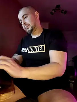 Snapshot of Foxyshaved chatting on February 20, 2025, 4:50 am Foxyshaved online show from February 20, 2025, 4:50 am