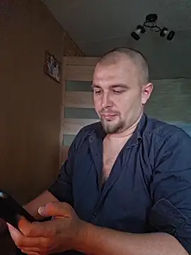 Snapshot of Foxyshaved chatting on September 18, 2025, 7:43 am Foxyshaved online show from September 18, 2025, 7:43 am