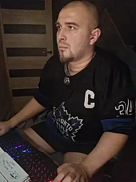 Snapshot of Foxyshaved chatting on November 28, 2025, 3:42 am Foxyshaved online show from November 28, 2025, 3:42 am