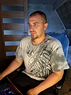 Snapshot of Foxyshaved chatting on June 14, 2026, 4:14 am Foxyshaved online show from June 14, 2026, 4:14 am