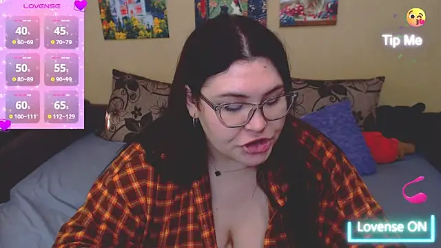 Snapshot of JuliaKeln chatting on May 15, 2026, 4:14 pm JuliaKeln online show from May 15, 2026, 4:14 pm
