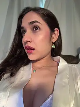 Snapshot of CuteeRose chatting on May 8, 2026, 4:23 pm CuteeRose online show from May 8, 2026, 4:23 pm