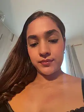 Snapshot of CuteeRose chatting on May 17, 2026, 12:23 pm CuteeRose online show from May 17, 2026, 12:23 pm