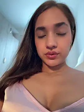 Snapshot of CuteeRose chatting on May 23, 2026, 1:48 pm CuteeRose online show from May 23, 2026, 1:48 pm