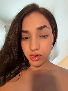 Snapshot of CuteeRose chatting on May 28, 2026, 5:43 pm CuteeRose online show from May 28, 2026, 5:43 pm