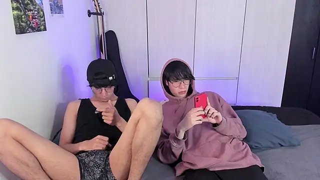 Snapshot of Aventure_Twinks chatting on December 14, 2024, 4:34 am Aventure Twinks online show from December 14, 2024, 4:34 am