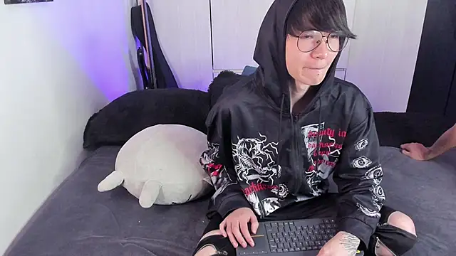 Snapshot of Aventure_Twinks chatting on December 24, 2024, 2:33 pm Aventure Twinks online show from December 24, 2024, 2:33 pm