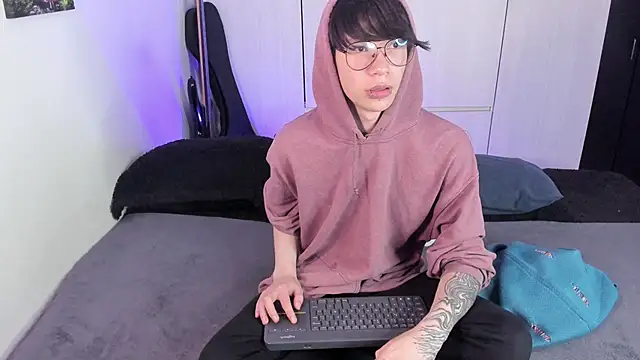 Snapshot of Aventure_Twinks chatting on January 8, 2025, 1:41 pm Aventure Twinks online show from January 8, 2025, 1:41 pm