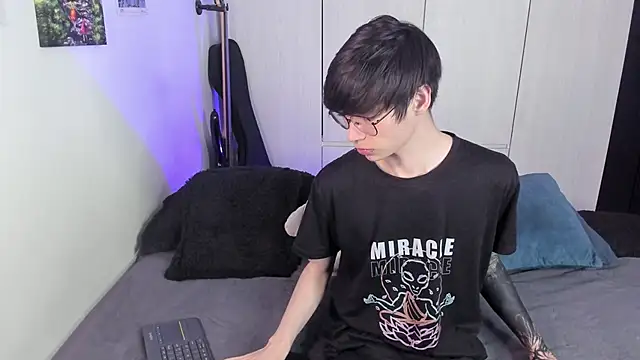 Snapshot of Aventure_Twinks chatting on January 21, 2025, 10:41 am Aventure Twinks online show from January 21, 2025, 10:41 am