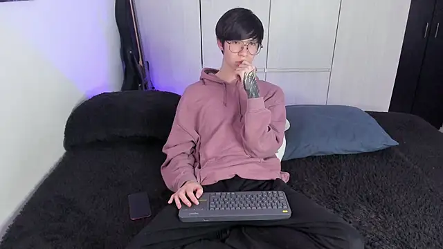 Snapshot of Aventure_Twinks chatting on January 29, 2025, 5:24 pm Aventure Twinks online show from January 29, 2025, 5:24 pm