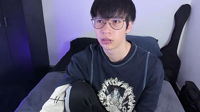 Snapshot of Aventure_Twinks chatting on October 26, 2025, 3:23 am Aventure Twinks online show from October 26, 2025, 3:23 am