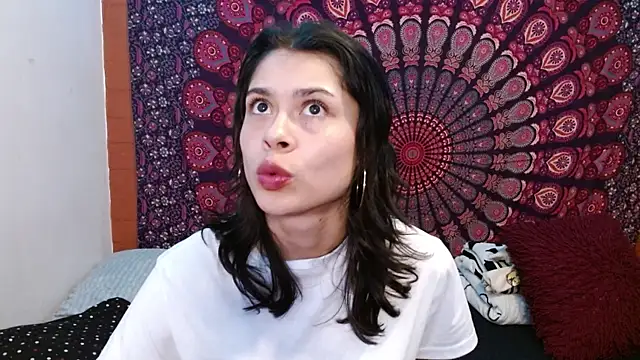 Snapshot of AbbySccott chatting on November 7, 2025, 12:43 am AbbySccott online show from November 7, 2025, 12:43 am