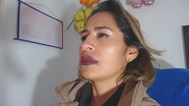 Snapshot of fantasty_nylon chatting on December 7, 2024, 12:30 am fantasty nylon online show from December 7, 2024, 12:30 am