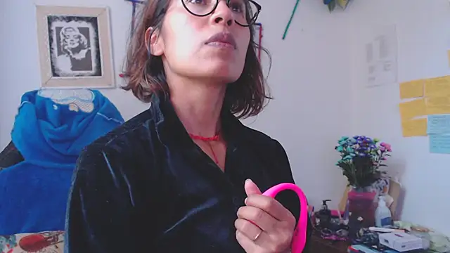 Snapshot of fantasty_nylon chatting on February 17, 2025, 9:19 pm fantasty nylon online show from February 17, 2025, 9:19 pm