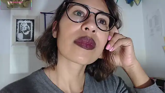 Snapshot of fantasty_nylon chatting on March 13, 2025, 12:48 am fantasty nylon online show from March 13, 2025, 12:48 am