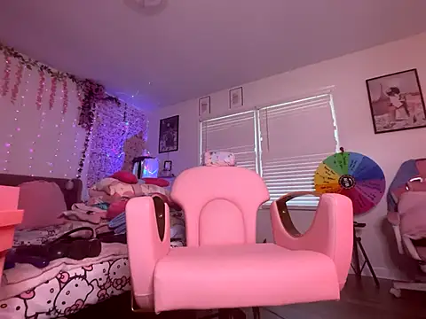 VixenCapri online show from October 26, 2025, 6:47 pm