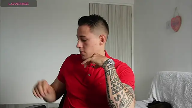 Muscle King Cum online show from April 6, 2026, 2:29 pm