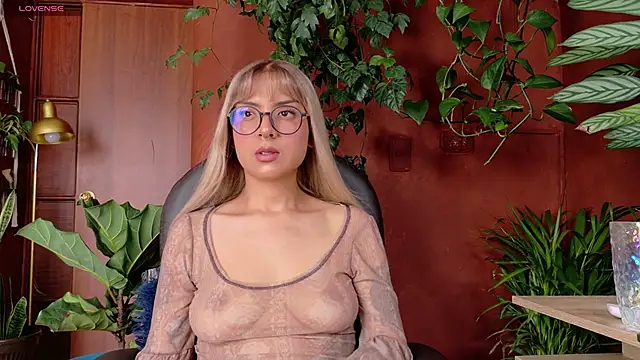 Yeriawaddell  online show from May 19, 2026, 8:48 pm