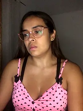 Snapshot of JuanaSimons chatting on October 31, 2025, 1:39 am JuanaSimons online show from October 31, 2025, 1:39 am