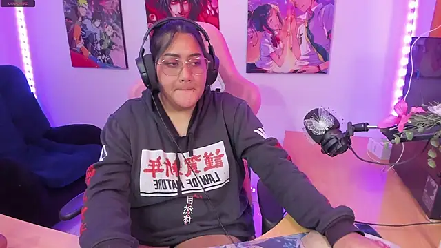 Snapshot of haru_u2 chatting on January 21, 2025, 1:32 pm haru u2 online show from January 21, 2025, 1:32 pm