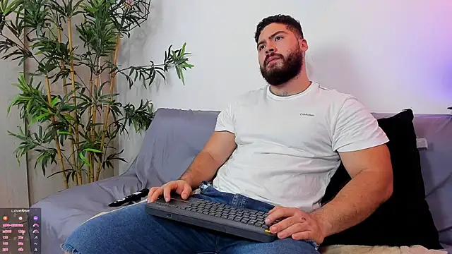 SebastianVilla  online show from July 30, 2026, 9:58 pm